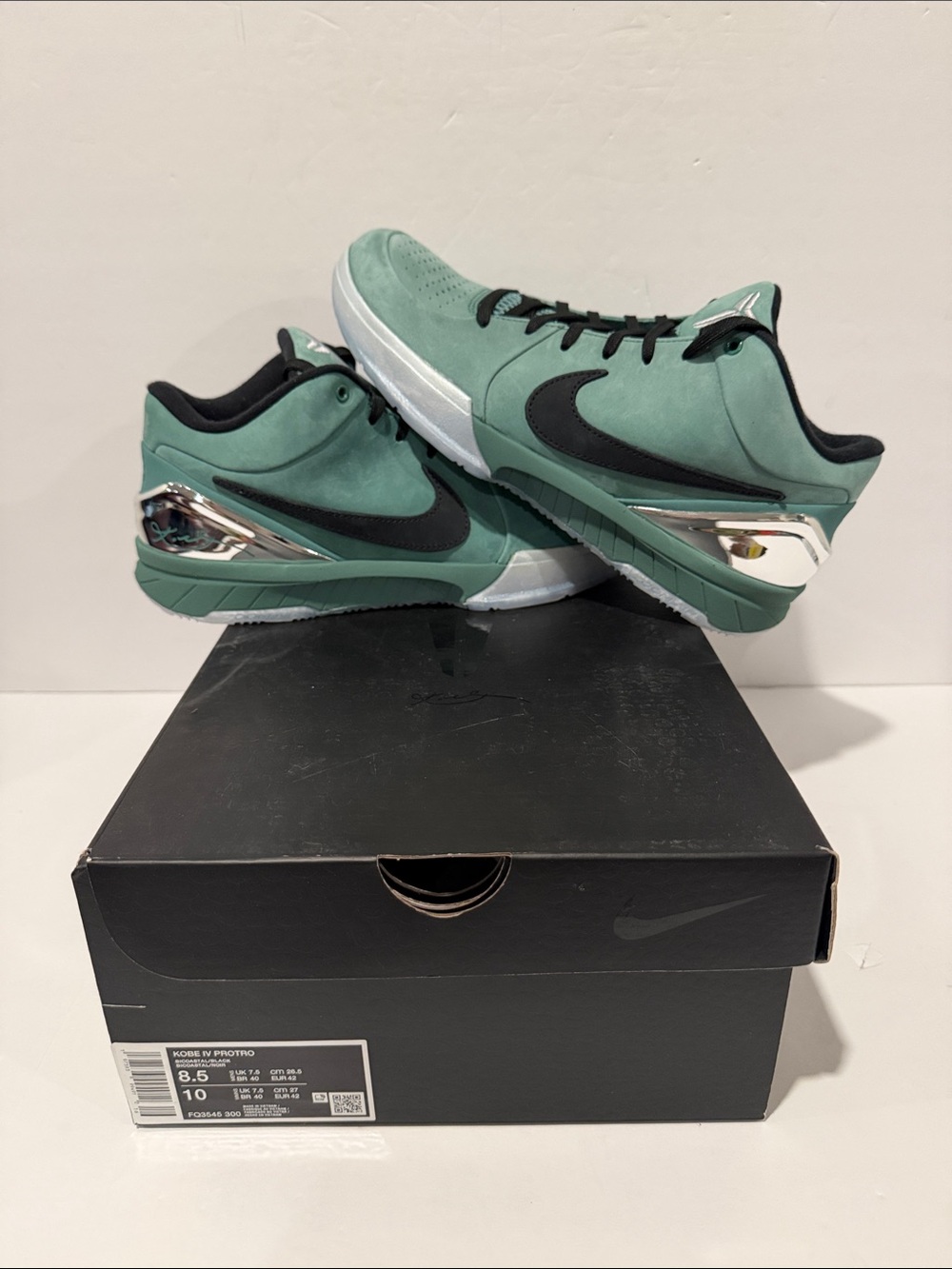 Kobe 4 Protro 'Girl Dad' Sz: 8.5 (FQ3545-300)